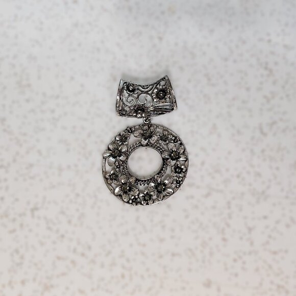 Flower & Rhinestone Scarf Pendant - Picture 4 of 6